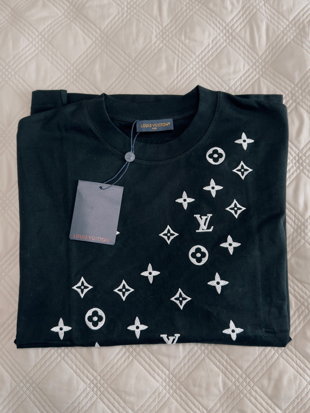 Black LV Designer Logo Crewneck T-Shirt size XL for Men